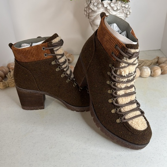 Korks Elin High Pile Fleece Lug Sole Bootie sz 8 - Picture 7 of 11